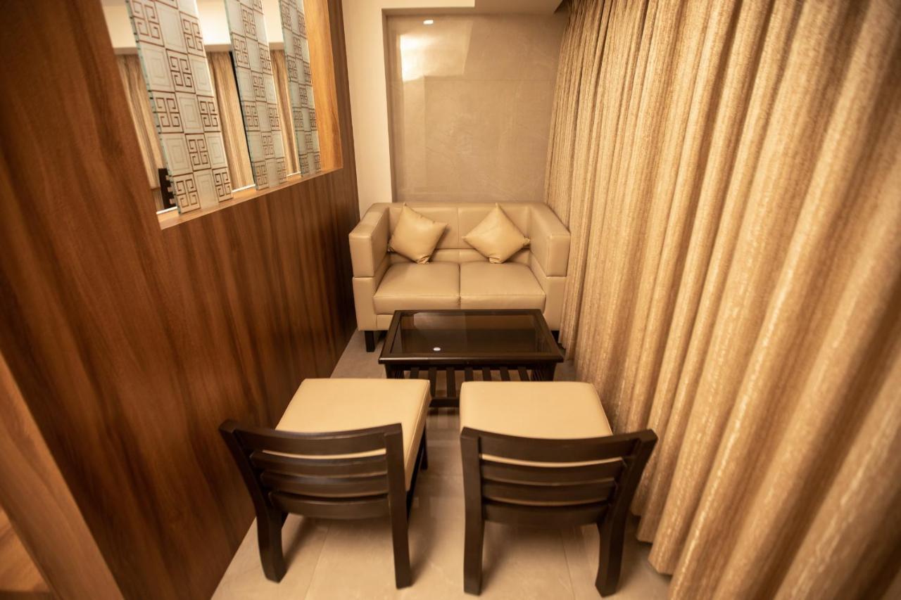 Hotel Naaz Executive มุมไบ ภายนอก รูปภาพ