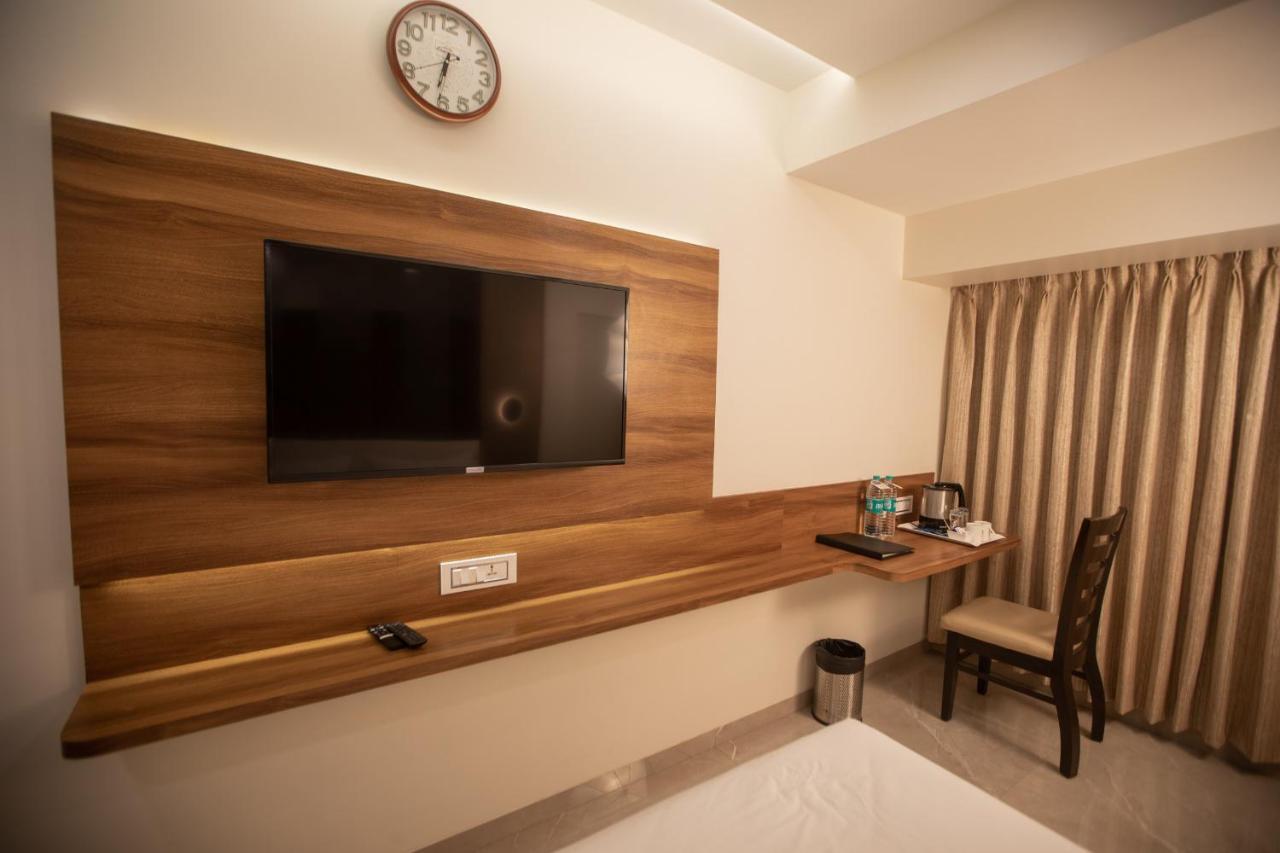 Hotel Naaz Executive มุมไบ ภายนอก รูปภาพ