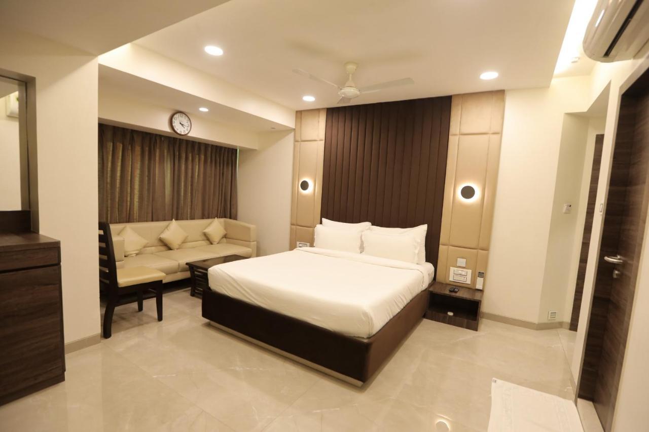 Hotel Naaz Executive มุมไบ ภายนอก รูปภาพ