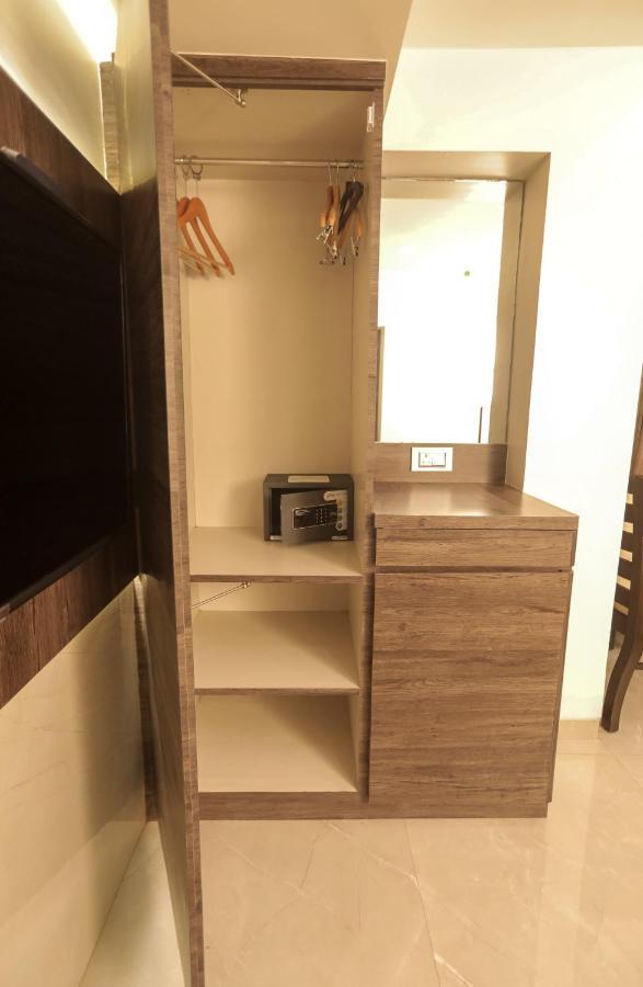 Hotel Naaz Executive มุมไบ ภายนอก รูปภาพ