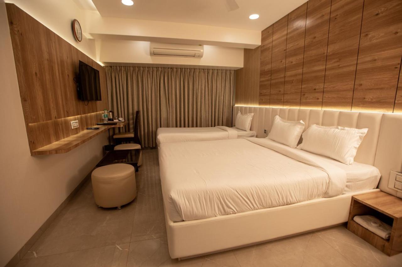 Hotel Naaz Executive มุมไบ ภายนอก รูปภาพ