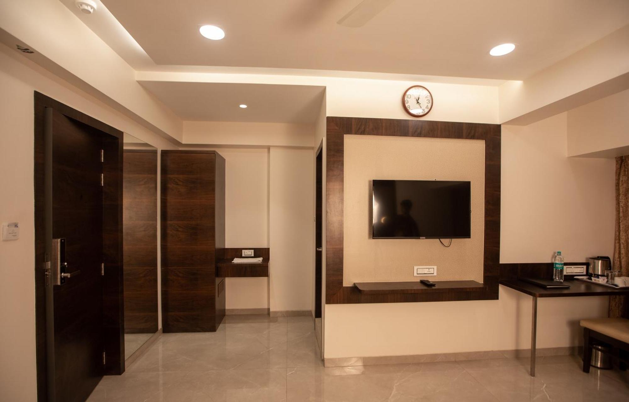 Hotel Naaz Executive มุมไบ ภายนอก รูปภาพ