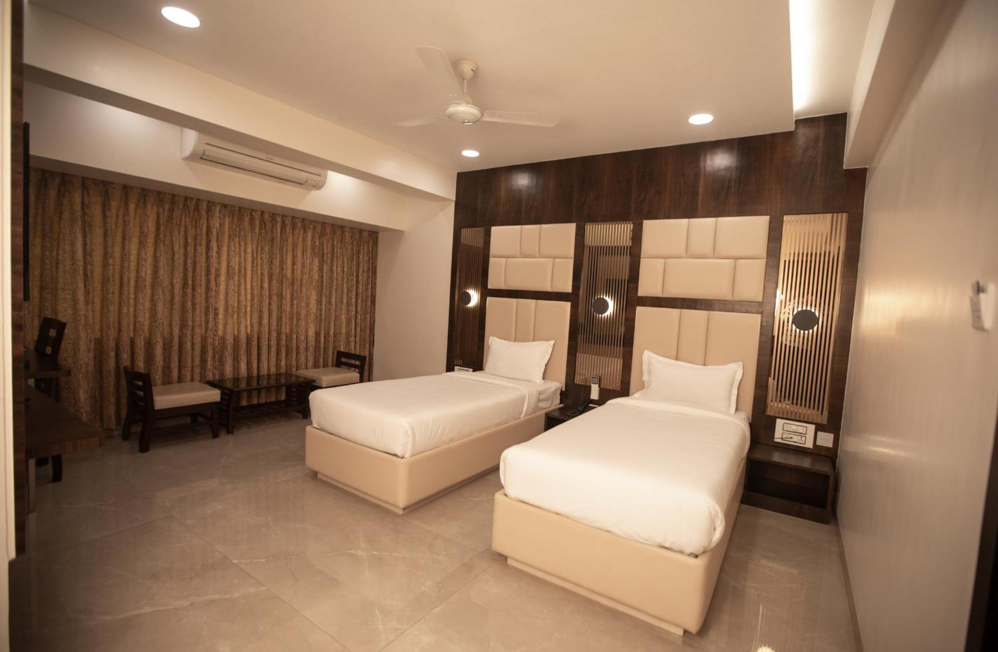 Hotel Naaz Executive มุมไบ ภายนอก รูปภาพ