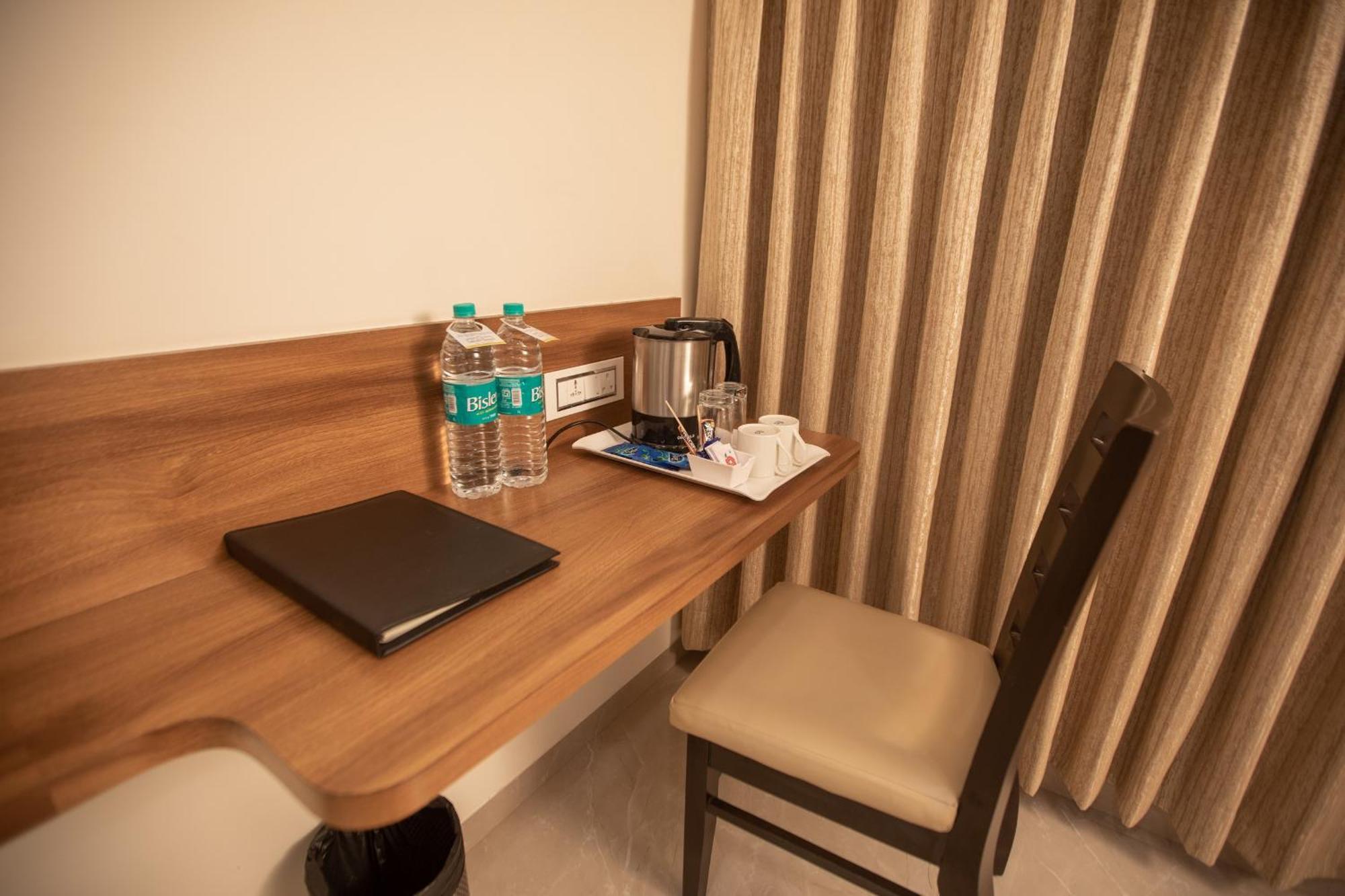 Hotel Naaz Executive มุมไบ ภายนอก รูปภาพ